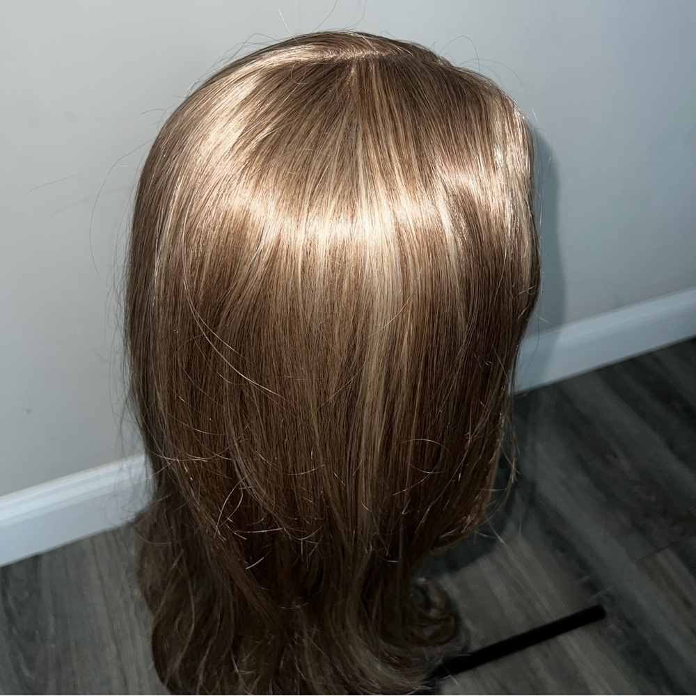 21 Inches long Brown/Blonde Highlights Wig - Picture 11 of 16